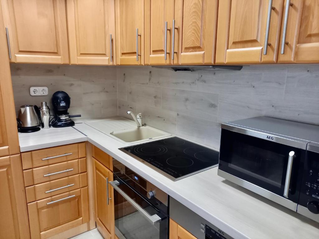 Kuchyňa alebo kuchynka v ubytovaní Balaton BeachSide Apartman Siófok N1