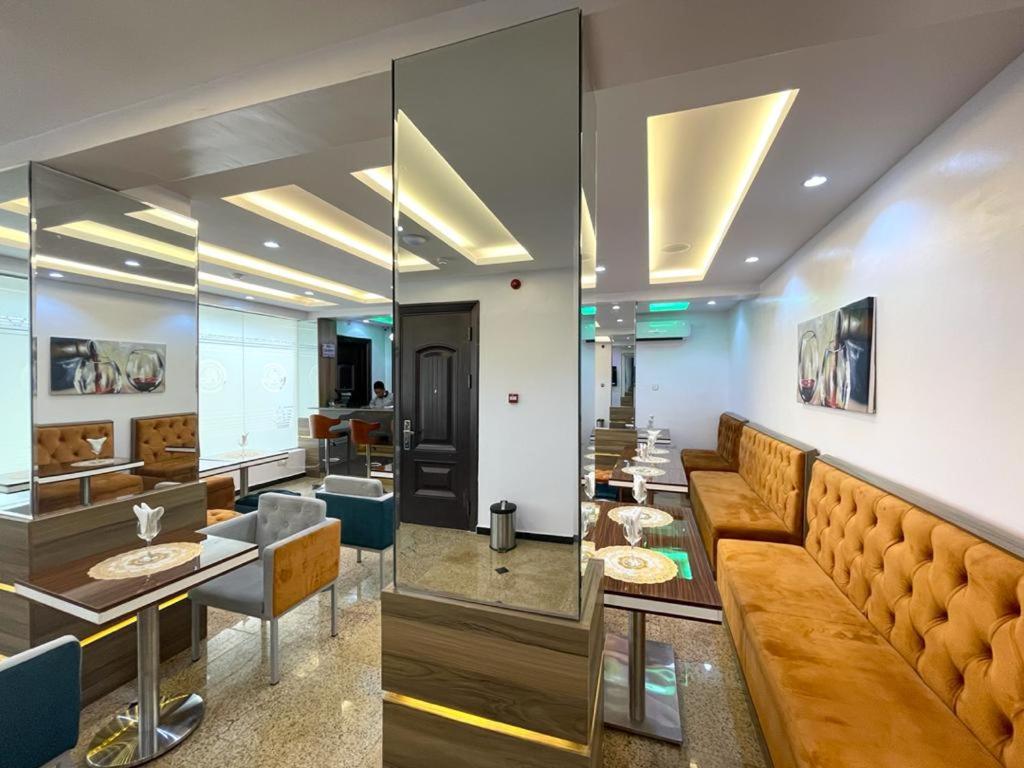 Istumisnurk majutusasutuses God's Touch Apartments Signature