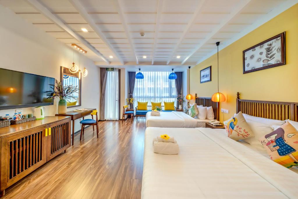 TV a/nebo společenská místnost v ubytování Son Trang Hotel Hoi An