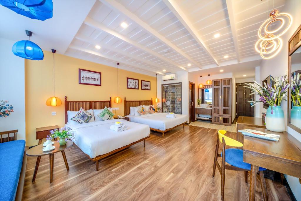 Postel nebo postele na pokoji v ubytování Son Trang Hotel Hoi An
