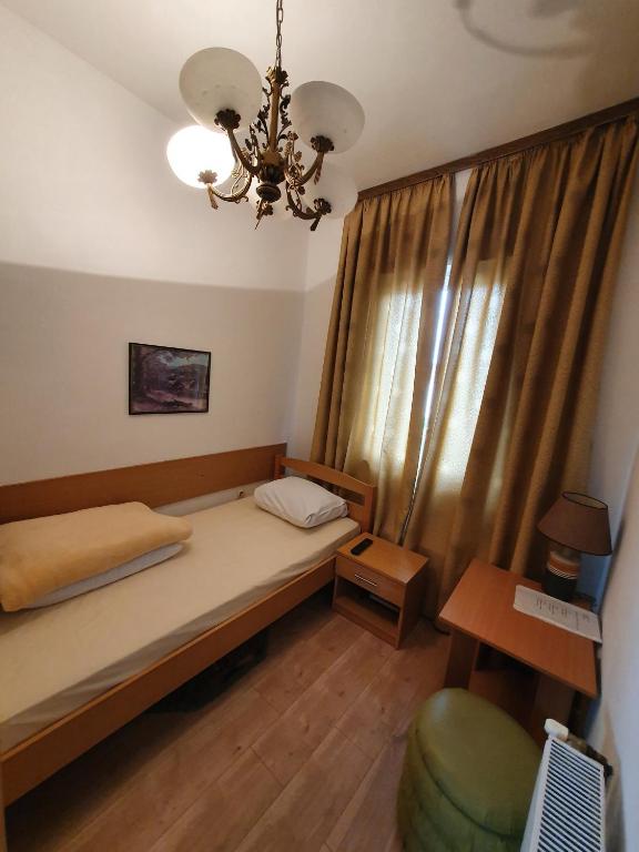 Motel Zoka - Chambre Simple Avec Salle De Bain