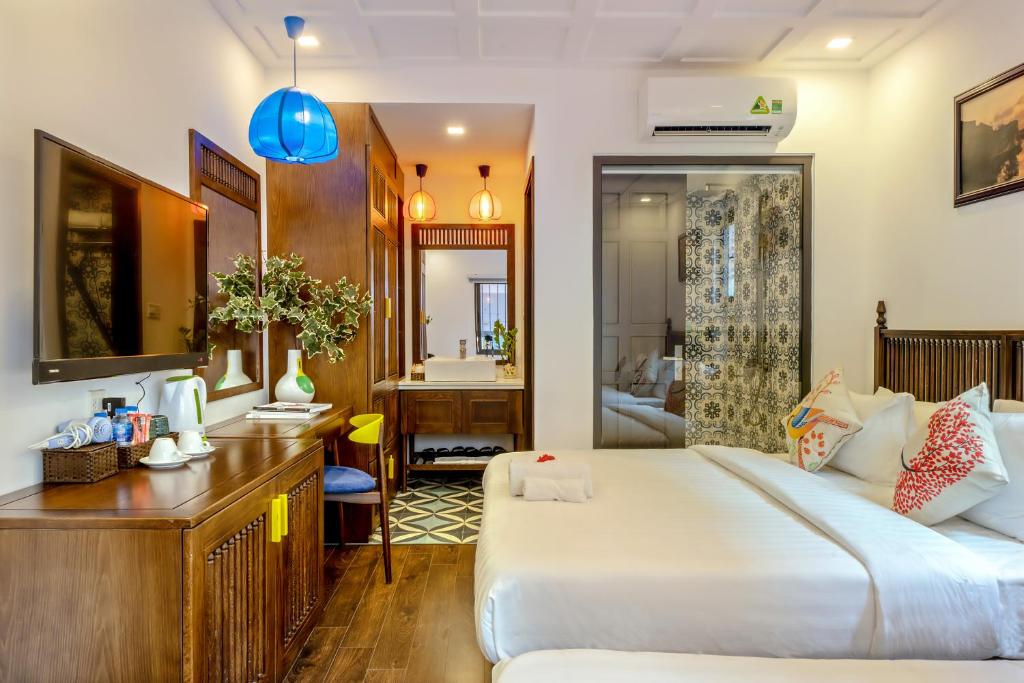 Postel nebo postele na pokoji v ubytování Son Trang Hotel Hoi An