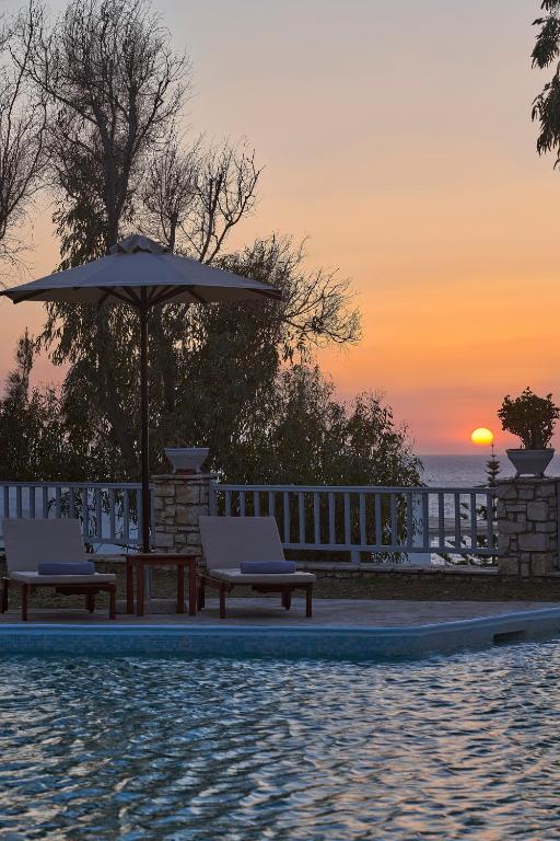 Bazén v ubytování High Mill Paros Hotel nebo v jeho okolí