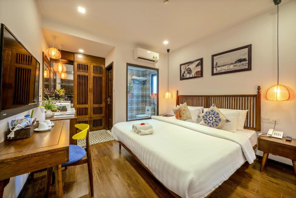 Postel nebo postele na pokoji v ubytování Son Trang Hotel Hoi An