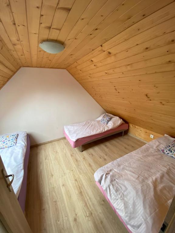 Postel nebo postele na pokoji v ubytování Przystanek Kaszuby