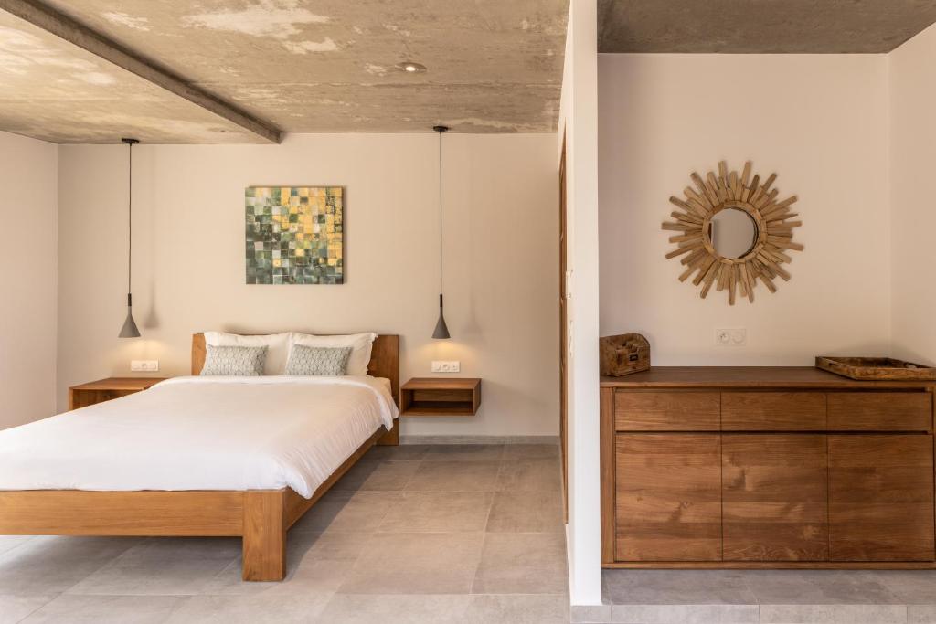 A bed or beds in a room at Kallisté Porticcio AppartHotel Golfe d Ajaccio