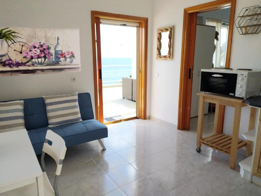 TV a/nebo společenská místnost v ubytování Pelagos House "the seaside experience"