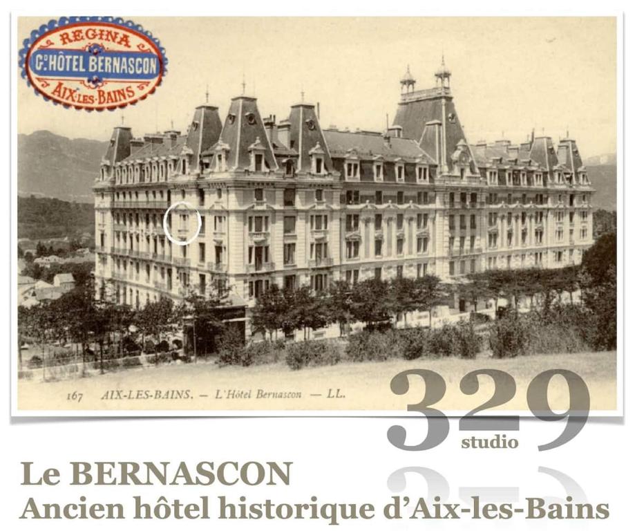 uma imagem a preto e branco de um hotel em Studio 329 em Aix-les-Bains