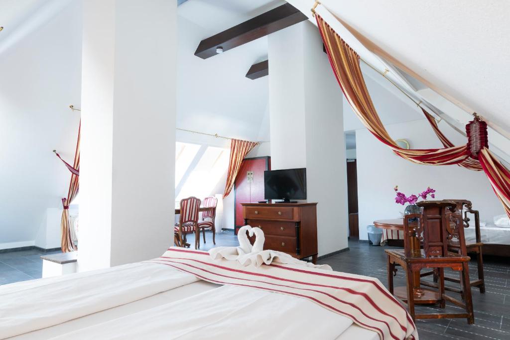 Hotel Astoria am Urachplatz - Resim 4