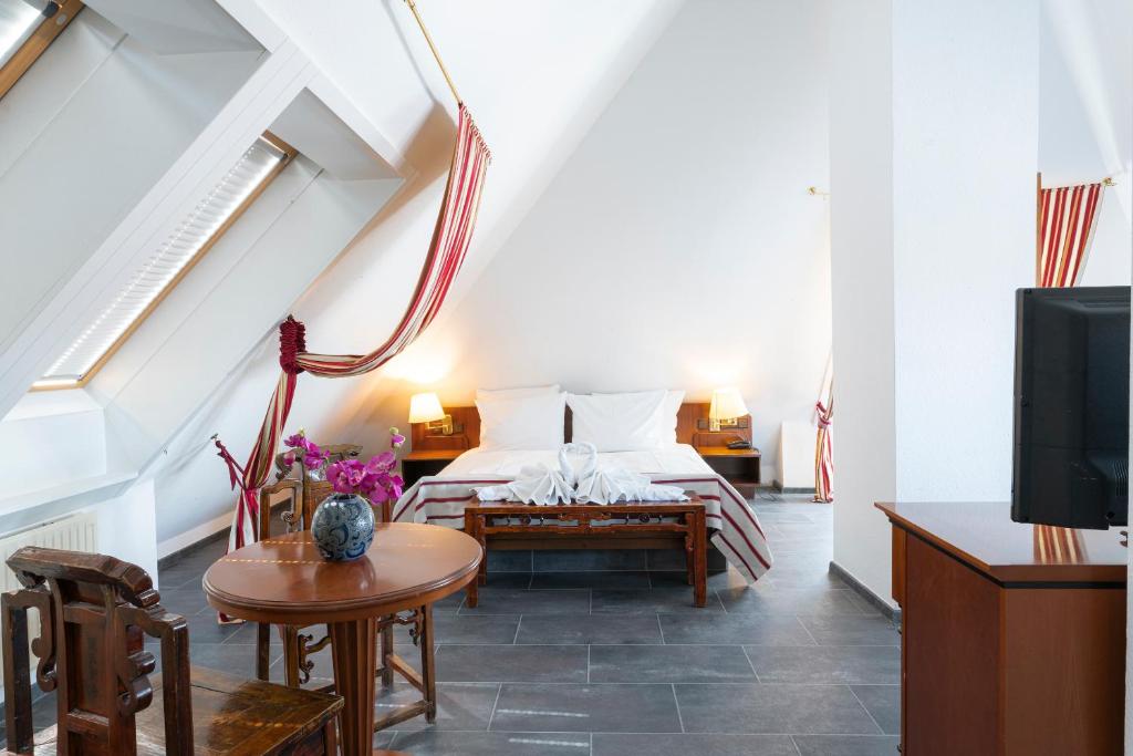 Hotel Astoria am Urachplatz - Resim 2