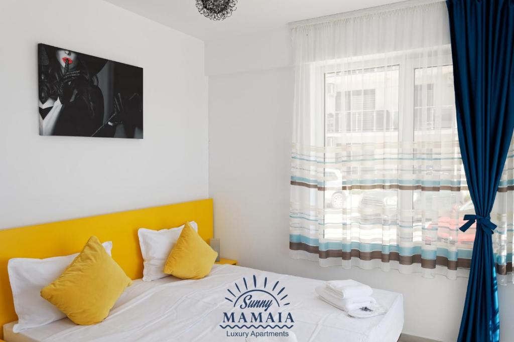 En eller flere senge i et værelse på Astoria Apartment by Sunny Mamaia