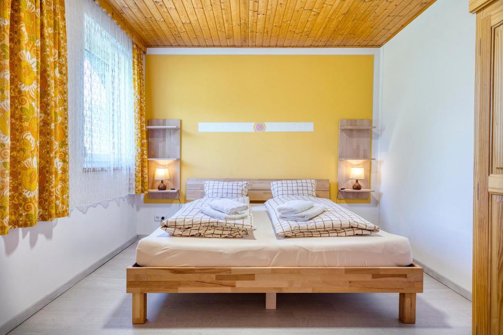 Gästehaus Lanthaler - Family Room With Bunk Bed