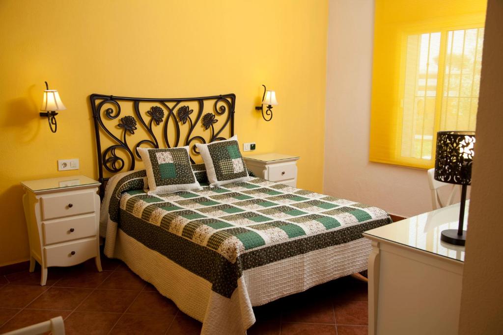 Posteľ alebo postele v izbe v ubytovaní Hostal Los Pinos