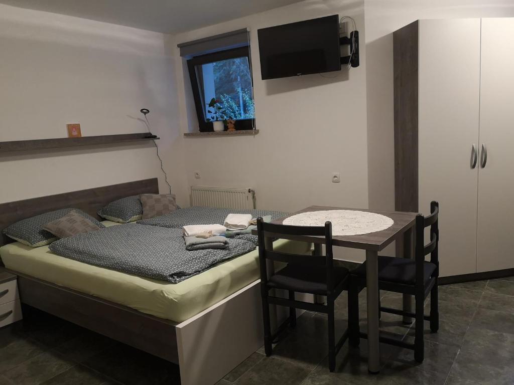 Postel nebo postele na pokoji v ubytování Apartma Juteršek 2+2