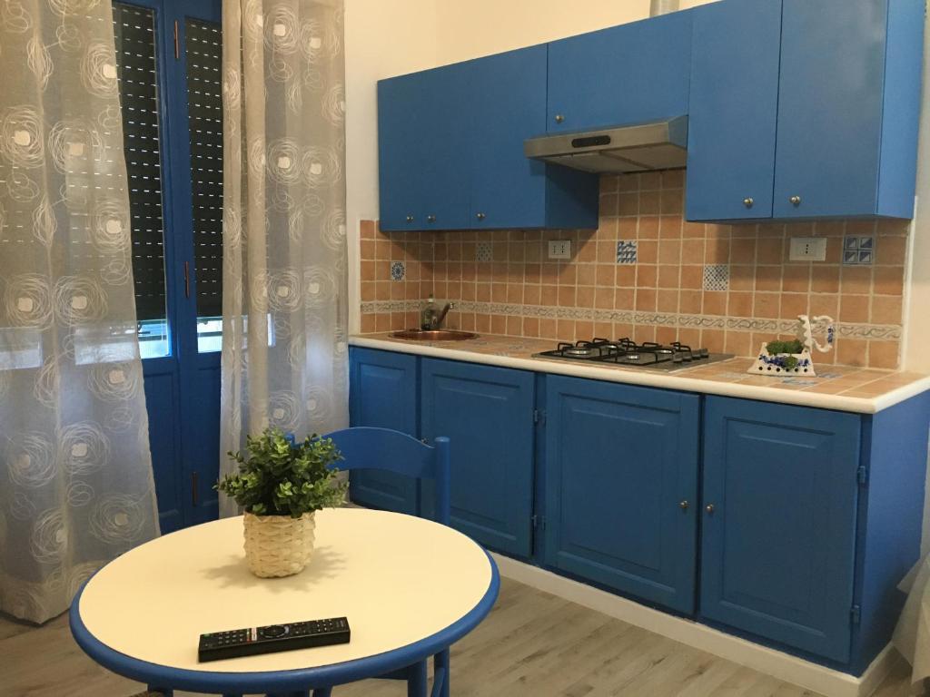 Sunny Rome Sexy Grey & Cool Blue - Apartment With Balcony