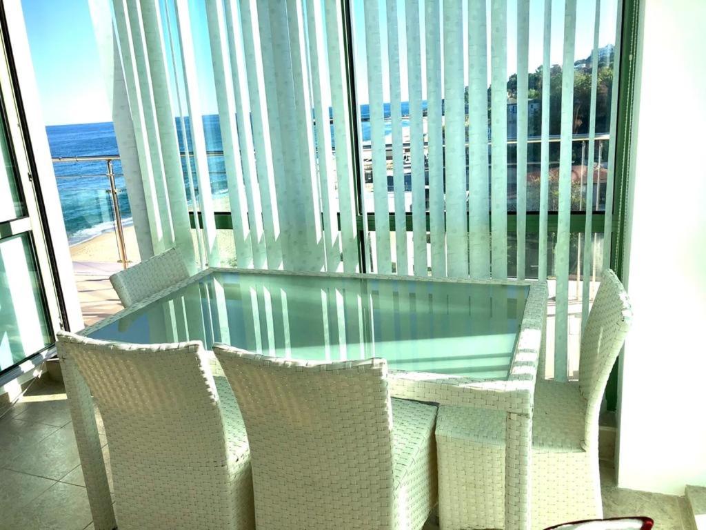 A seating area at BEACH APARTMENT no 17