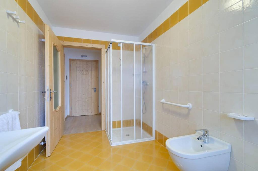 Agritur Belsogno B&B - Habitación Familiar Con Baño Privado
