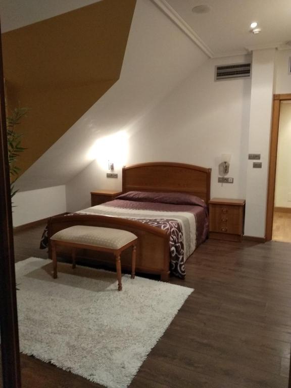 A bed or beds in a room at Hotel Rural Finca Aldeola