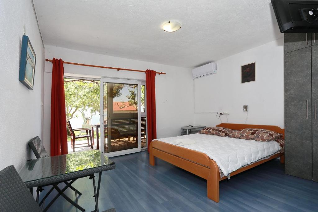 Posteľ alebo postele v izbe v ubytovaní Apartmani Stanka & Joso