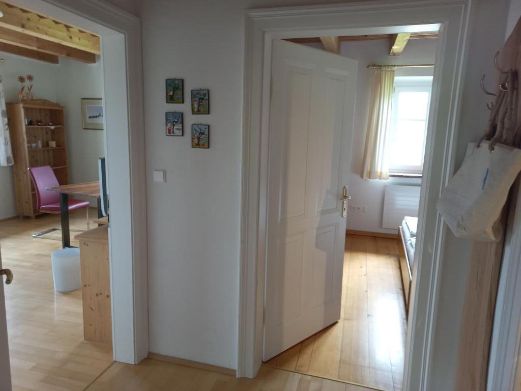Postel nebo postele na pokoji v ubytování Attersee Gartenvilla