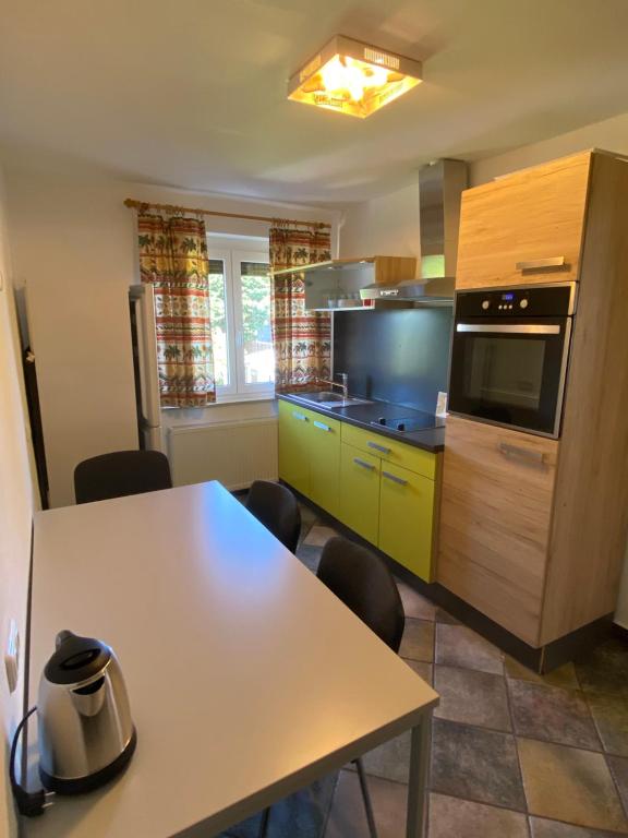 Kuchyň nebo kuchyňský kout v ubytování Apartment Mia