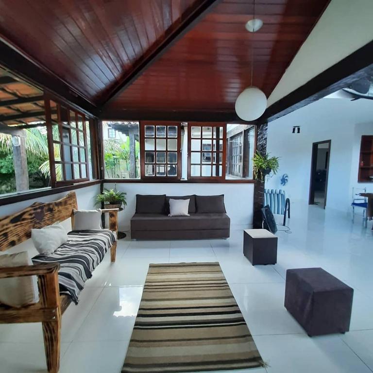  Casa 50 metros da praia de Manguinhos