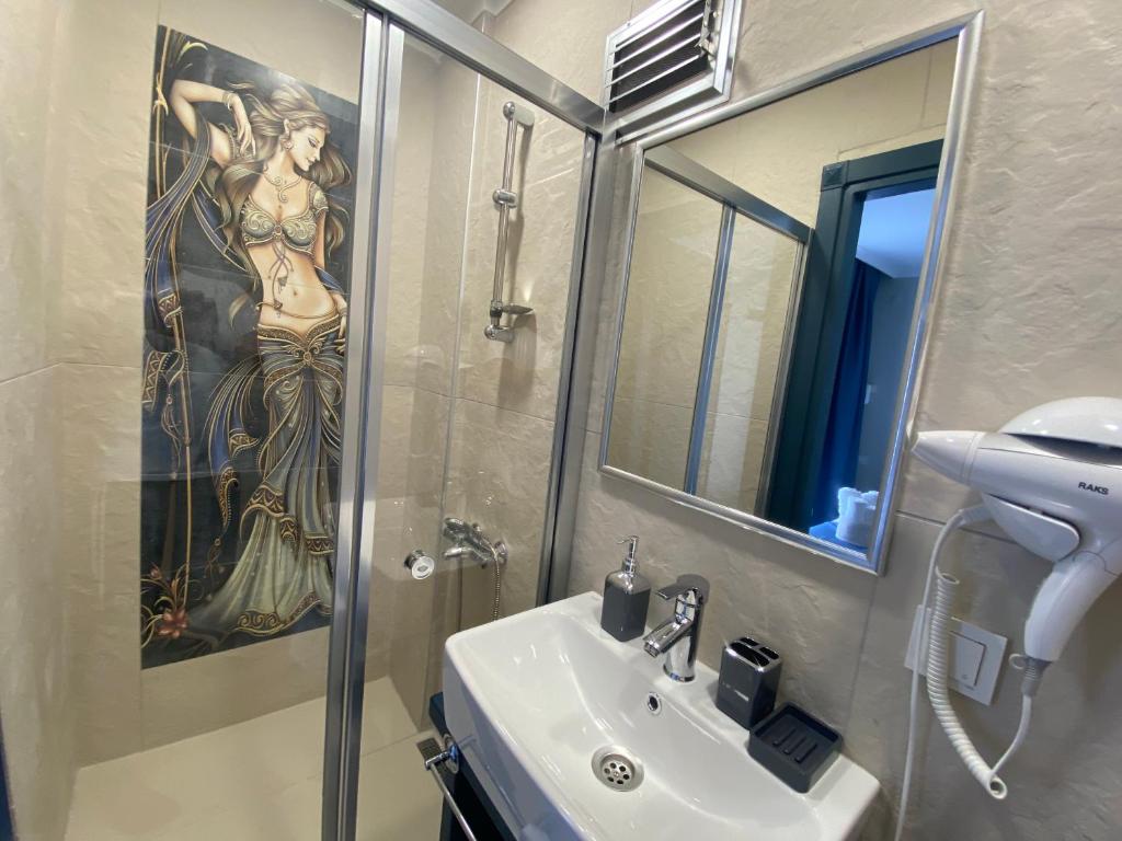 A bathroom at Cunda Villa Anka