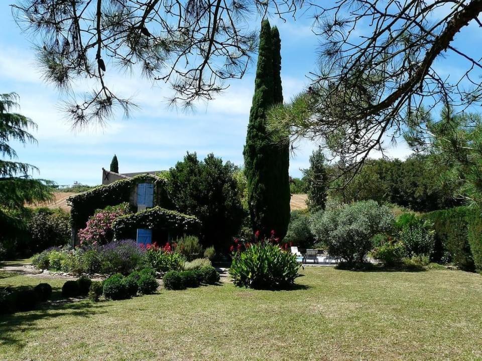Vonkajšia záhrada v ubytovaní Villa L'ESTRADE