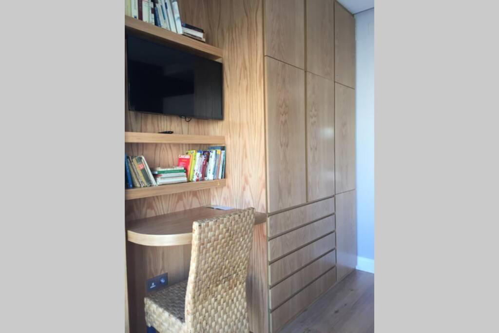 Knihovna v apartmánu