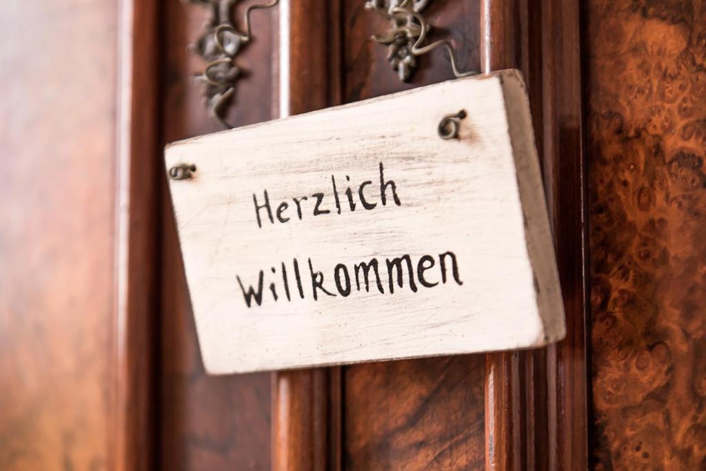 a sign that reads harriet willuminati hanging on a book at Hussi's Home in Großenhain