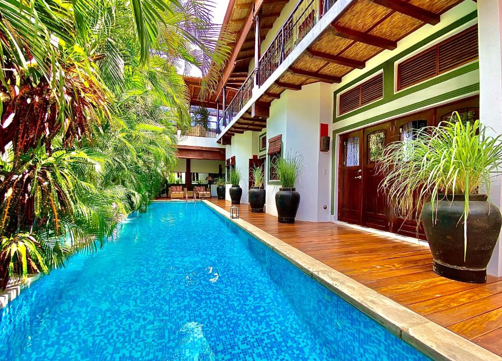 a swimming pool in the middle of a house at Casa Bubu Guest House in Granada