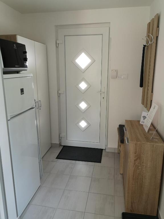 Kuchyň nebo kuchyňský kout v ubytování Ady Apartmanház