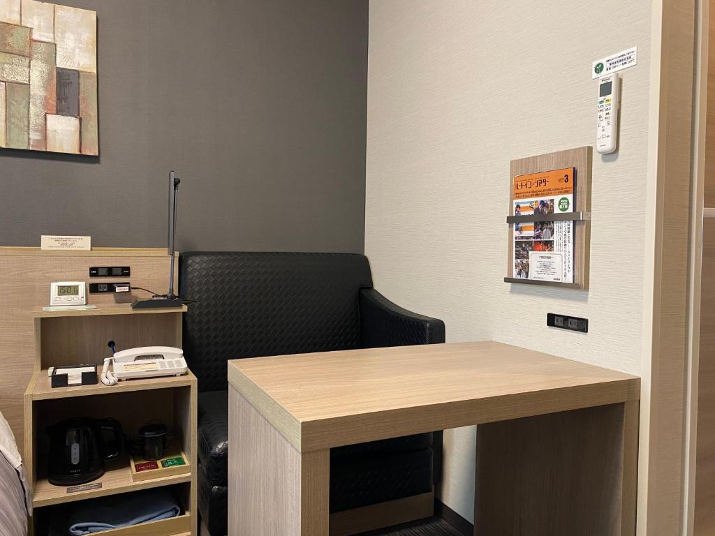 Kuchyň nebo kuchyňský kout v ubytování Hotel Route Inn Osaka Izumi -Kishiwada Izumi Inter-