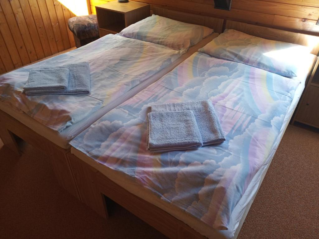 Postel nebo postele na pokoji v ubytování Penzión Zátoka
