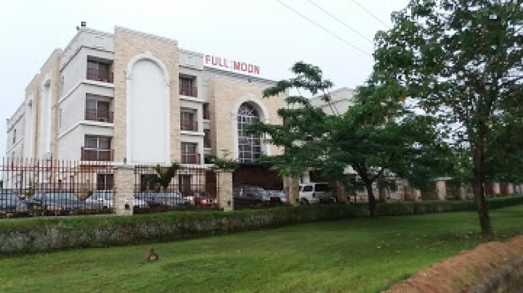 Photo de la galerie de l'établissement Room in Lodge - Full Moon Hotel 2bd Apartment, à Owerri