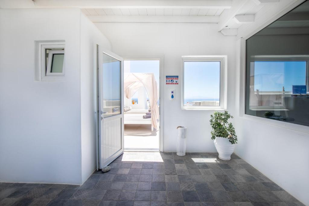 A bathroom at Sea & Stone Residence Mykonos