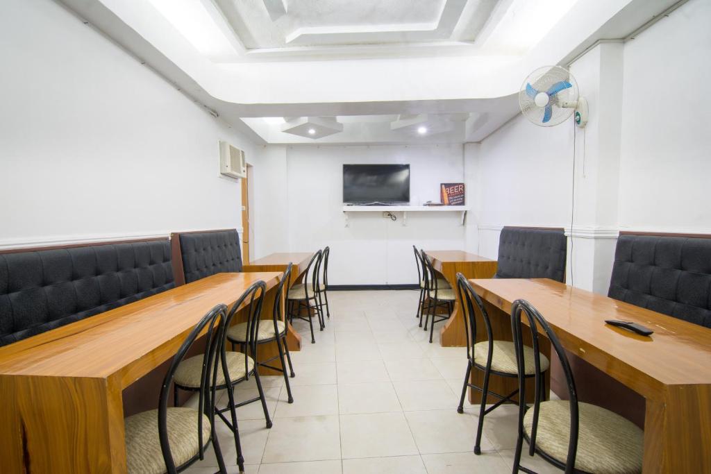 TV a/nebo společenská místnost v ubytování Diamond Hotel And Resto
