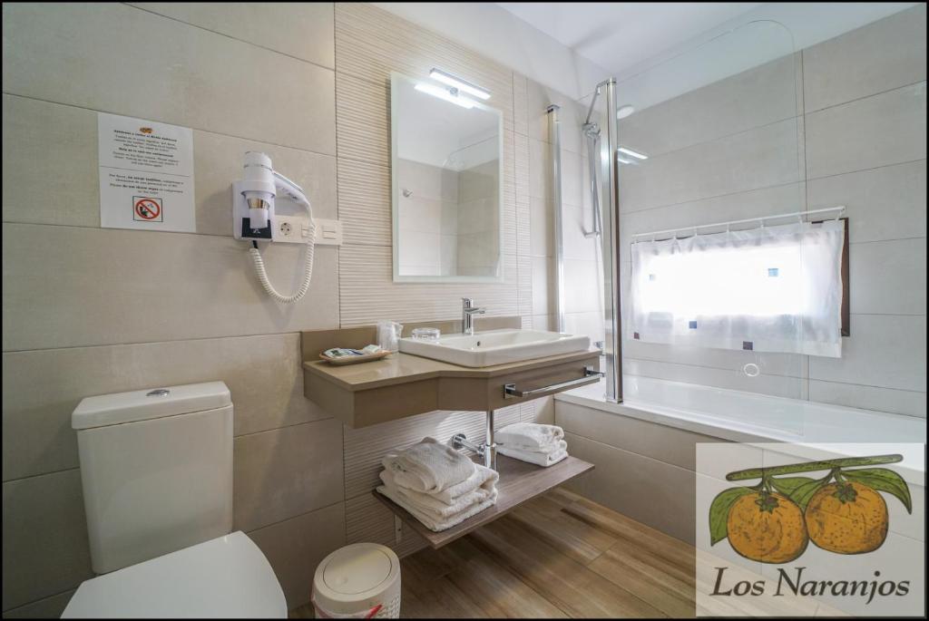 Hostal y Apartamento Rural Los Naranjos, Melegis – Updated ...