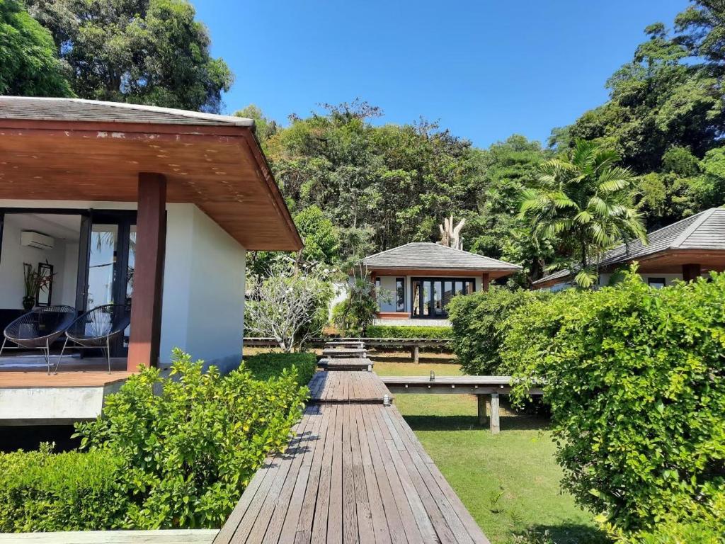 Zahrada ubytování Plub Pla Koh Mak Retreat