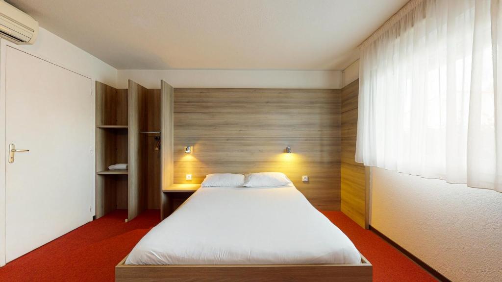 Ever Route 64 Brit Hotel Tarbes Ibos - Double Room - Disability Access