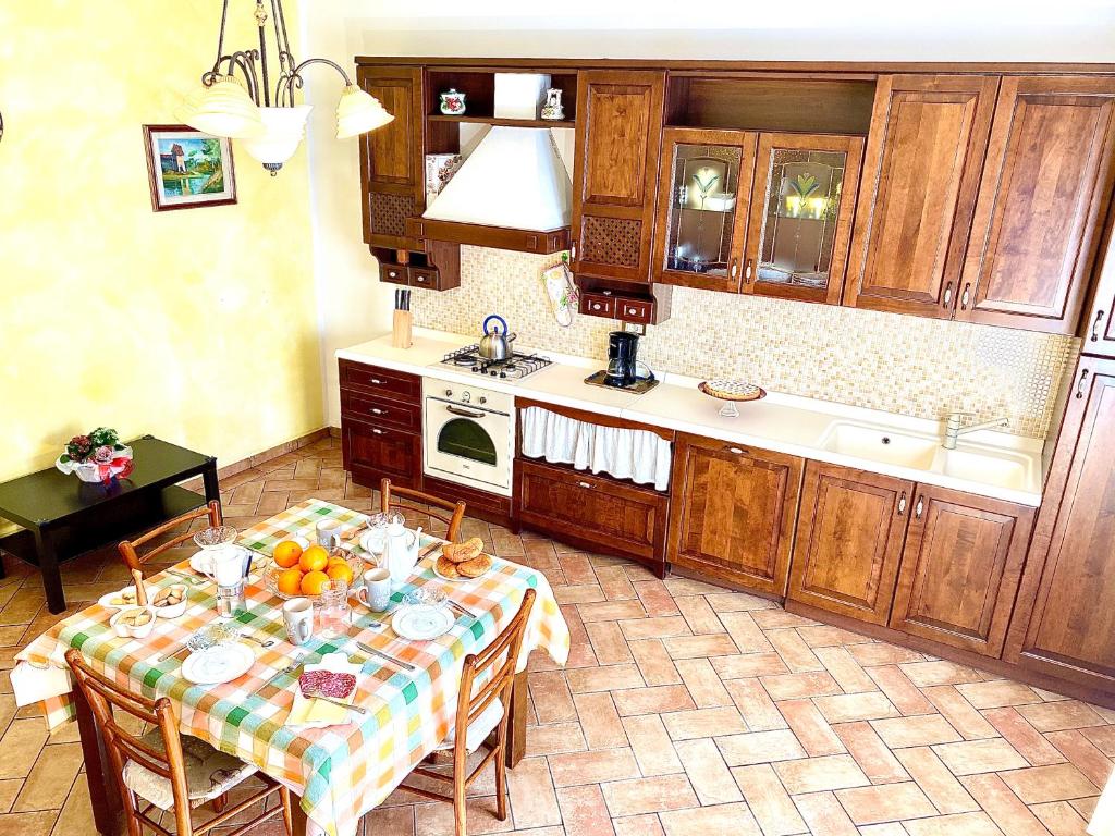 Kuchyň nebo kuchyňský kout v ubytování Agriturismo L'Antica Quercia