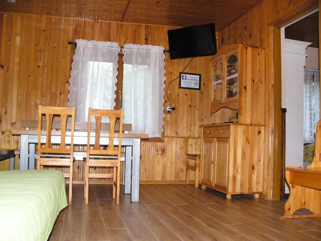 Televízia a/alebo spoločenská miestnosť v ubytovaní Agroturystyka - AGRODOMEK