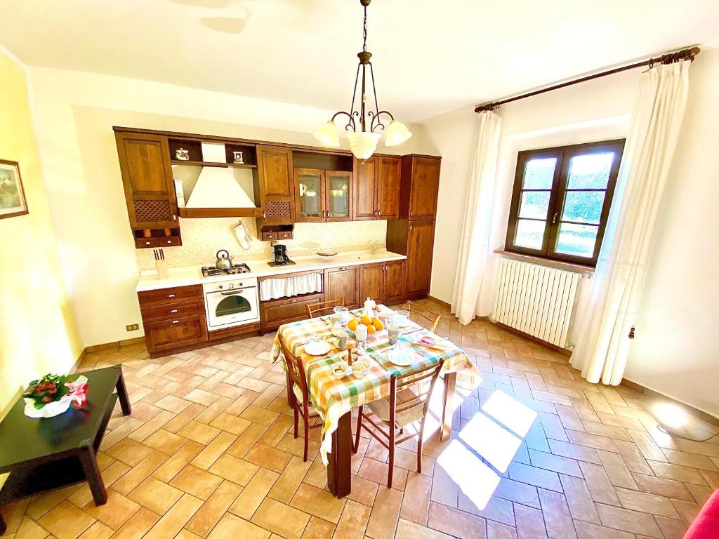 Kuchyň nebo kuchyňský kout v ubytování Agriturismo L'Antica Quercia