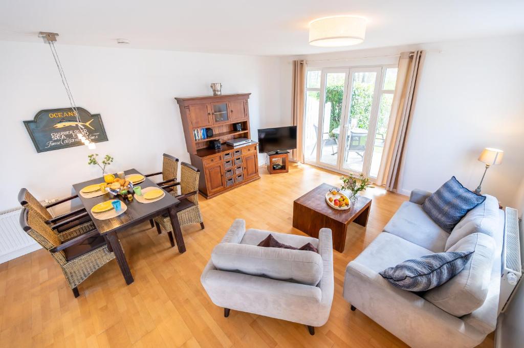 a living room with a couch and a table at Residenz an der Prorer Wiek am Kurpark in Binz