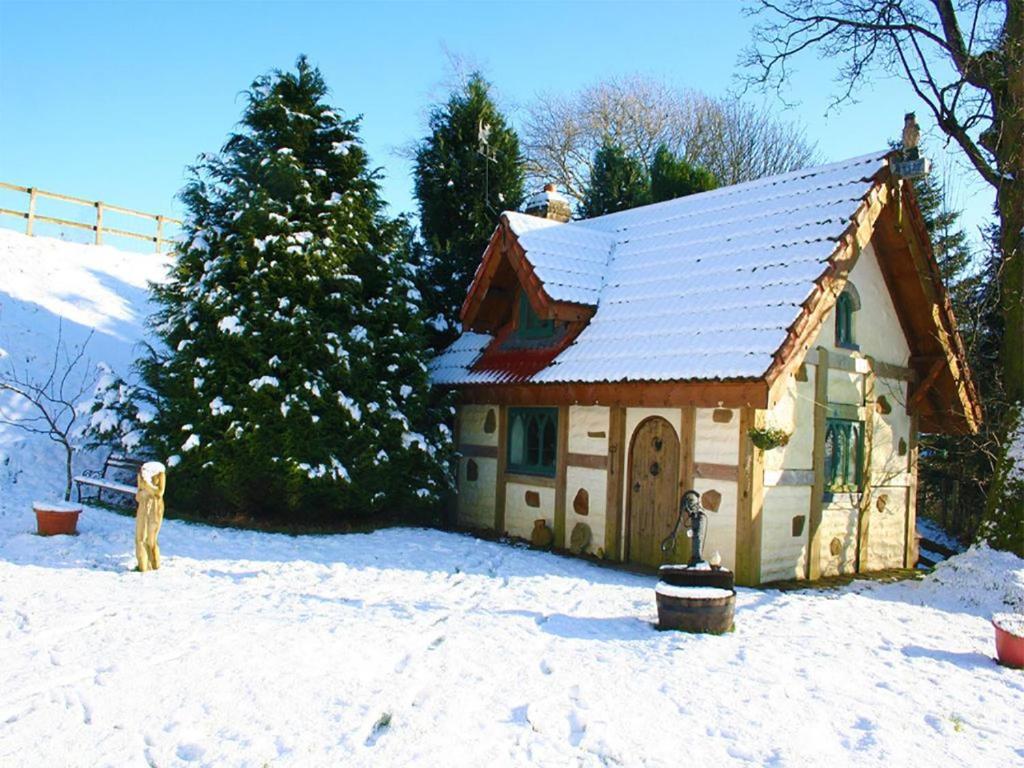 Το Snow Whites House - Farm Park Stay with Hot Tub τον χειμώνα