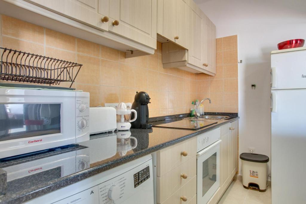 Kuchyň nebo kuchyňský kout v ubytování Apartamento Sol y Playa