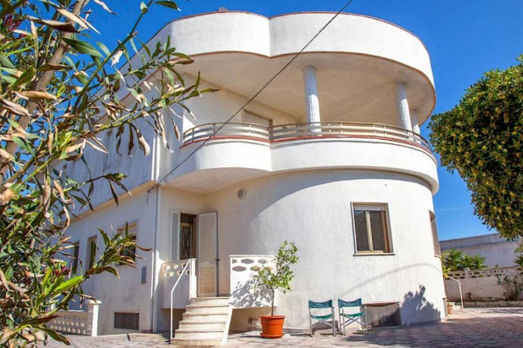 Το κτήριο όπου στεγάζεται  το διαμέρισμα