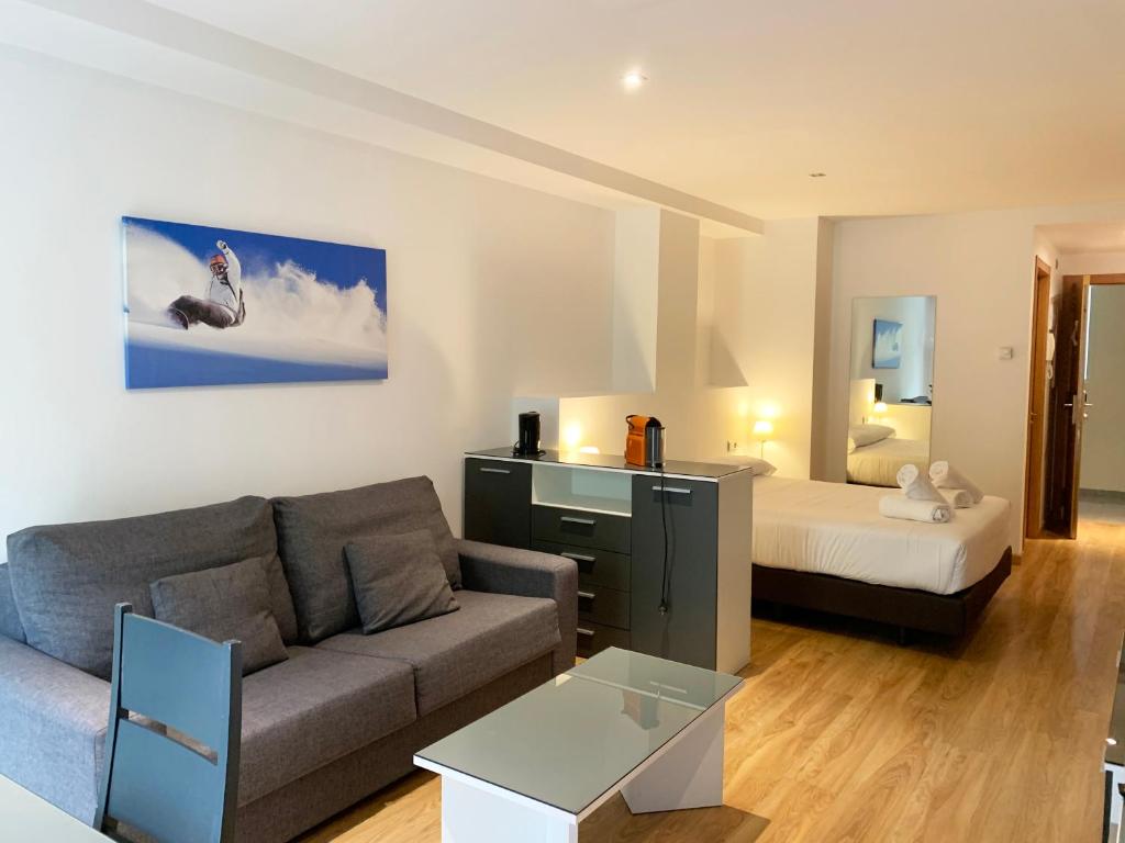 Postel nebo postele na pokoji v ubytování Apartamentos Vallnord 3000