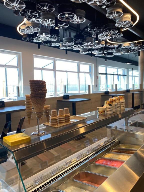 A restaurant or other place to eat at RINGRAST das Erlebnishotel beim Red Bull Ring
