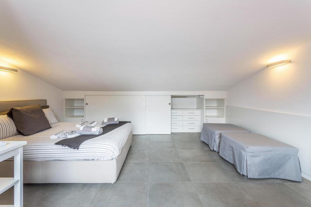 Posteľ alebo postele v izbe v ubytovaní New Eleven Apartment on Como Lake
